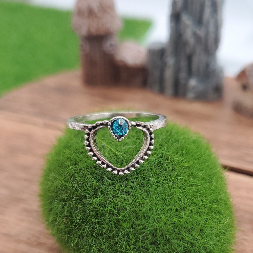 Silver Heart Ring with Blue Gemstone Size 6 R809